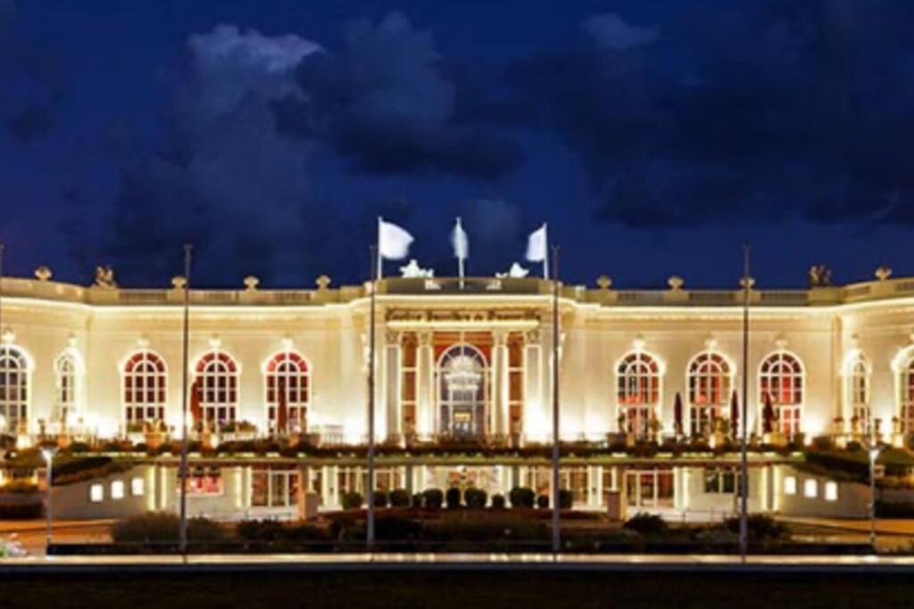 Appartement, Place Morny. Довиль Экстерьер фото